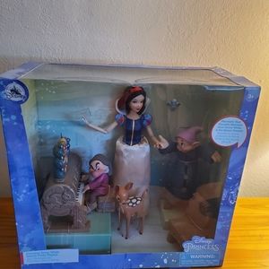 Snow white doll & the seven dwarfs